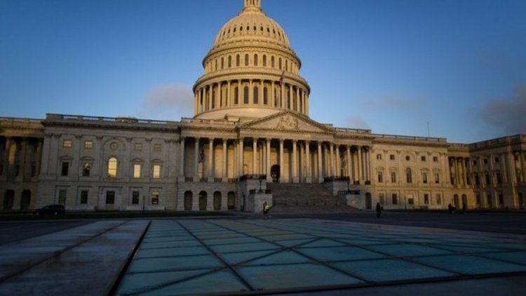 Конгресът на САЩ беше блокиран след сигнал за въоръжен мъж