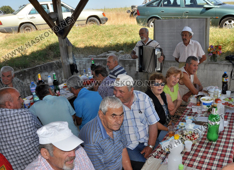 В Конуш: 765 жители, 11 паметника. Днес увековечиха туризма
