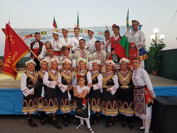 Димитровградски танцьори представиха българския фолклор в Италия