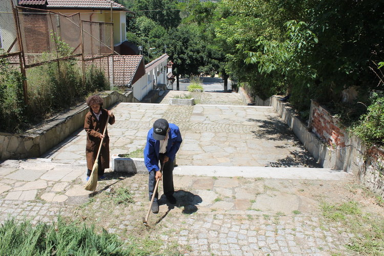 Бизнесмен благодари на работници от община Ардино