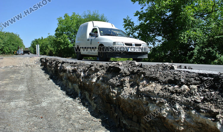 Ремонтират селски път с милион на км, пътят за Димитровград в проект