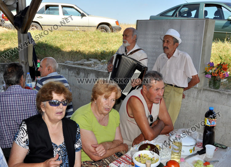 В Конуш: 765 жители, 11 паметника. Днес увековечиха туризма