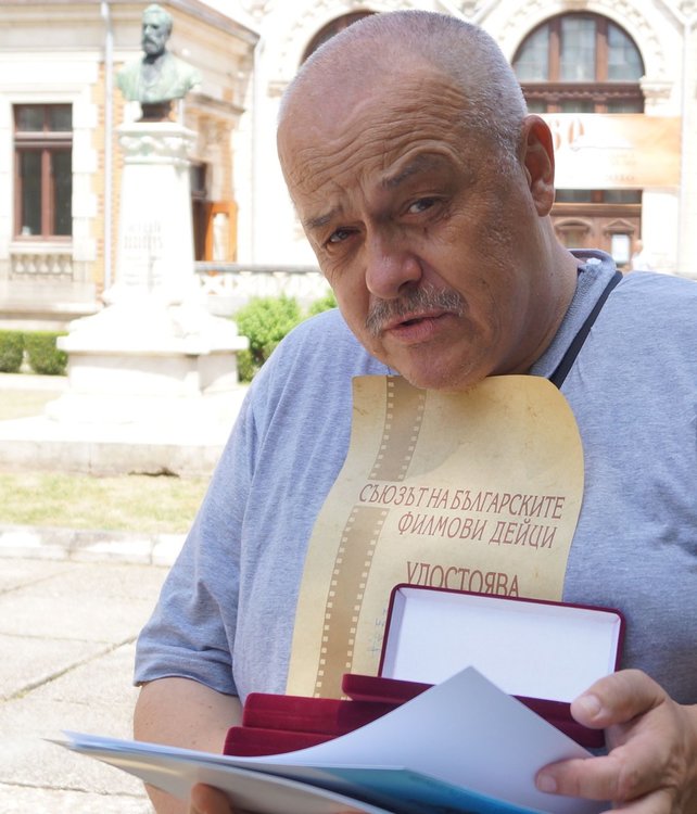 Валери Добрев с част от последните си награди, снимка -личен архив