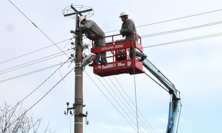 Младо момче загина, докато инсталира интернет