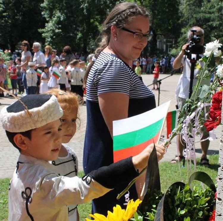 С поднасяне на венци и цветя Димитровград ще почете годишнина от рождението на Левски