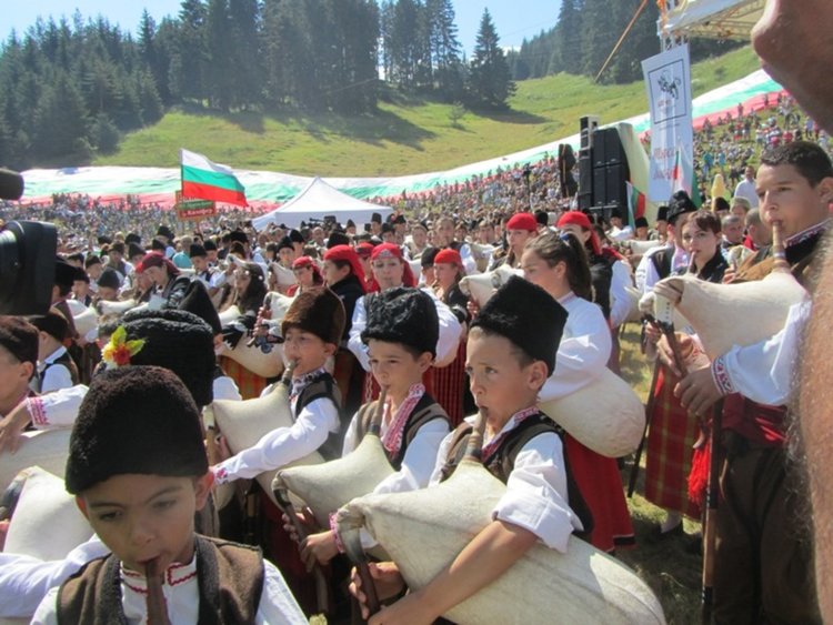 Над 5000 са участниците във Фолклорния конкурс на Роженския събор	