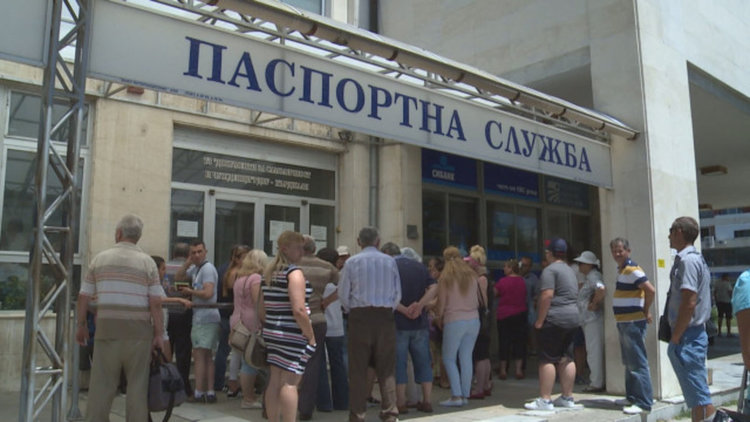 Паспортното в Кърджали връща граждани, не смогва на натоварването