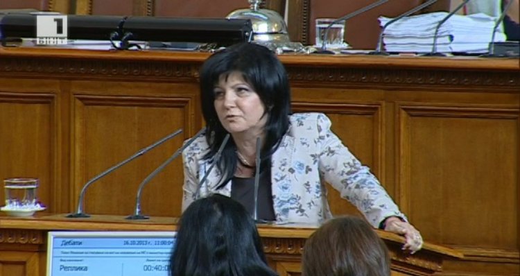 Караянчева към Нинова: БСП се възпалява от всичко