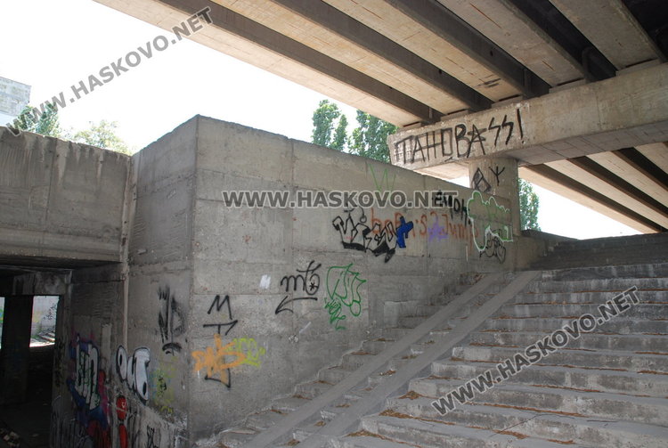 Общината влиза в подлезите на Хасково, в зарибения не