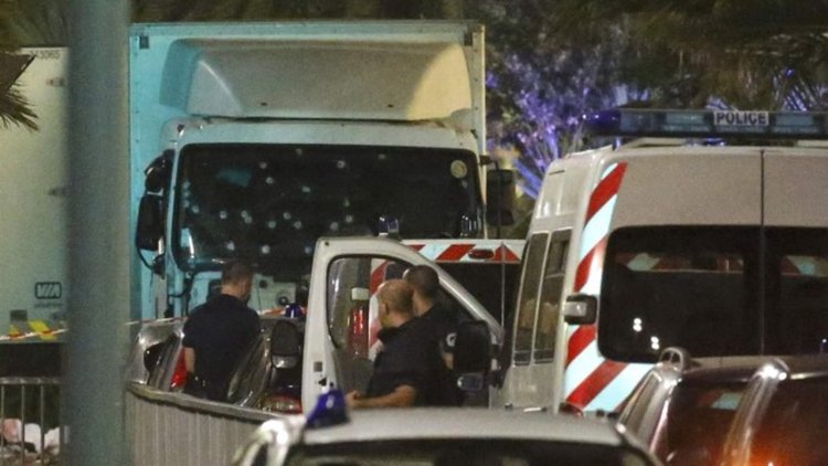 Нападателят от Ница бил познат на френската полиция