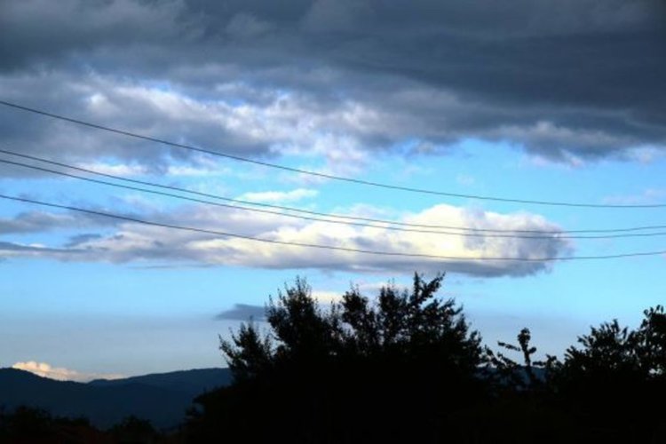 Захлаждане и дъждове сменят жегите днес