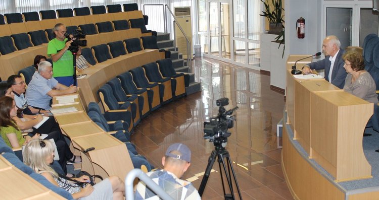 Общественото обсъждане за преиздаване на общинската гаранция за заем се проведе в зала "Гросето"