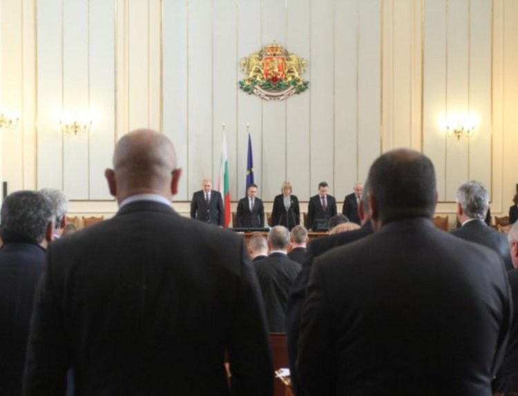 Минута мълчание за Ница в родния парламент