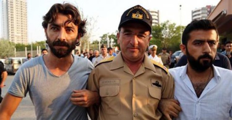 Над 1500 души са арестувани в Турция, включително четирима генерали