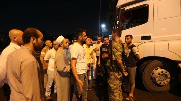 Хаос в Турция, военният преврат се окървави