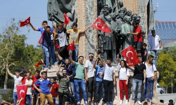 Над 50 българи са блокирани на летището в Истанбул