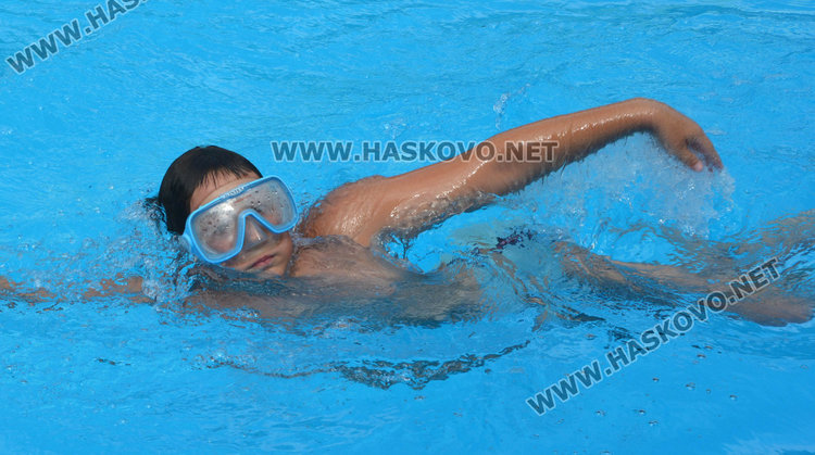 Купон край басейна: малки и големи не се спират