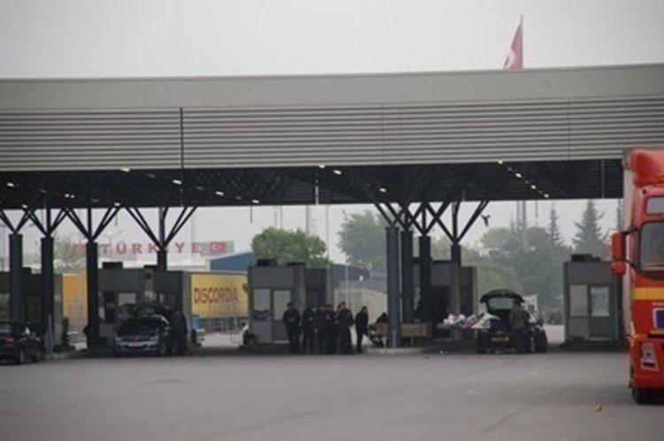 Интензивен трафик по границата с Турция, опашки няма