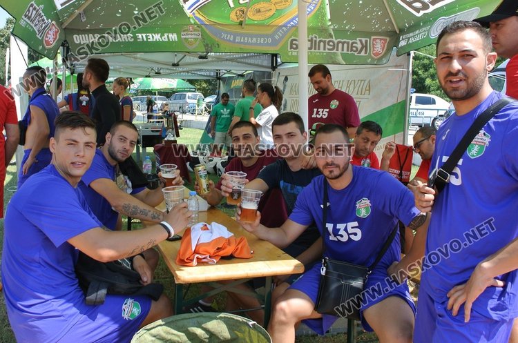 Някои разхлаждаха с бира