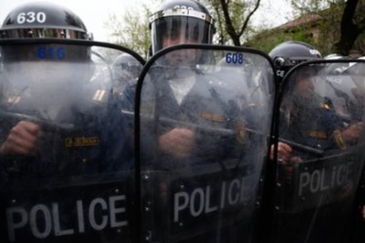 Въоръжени мъже държат заложници в Ереван