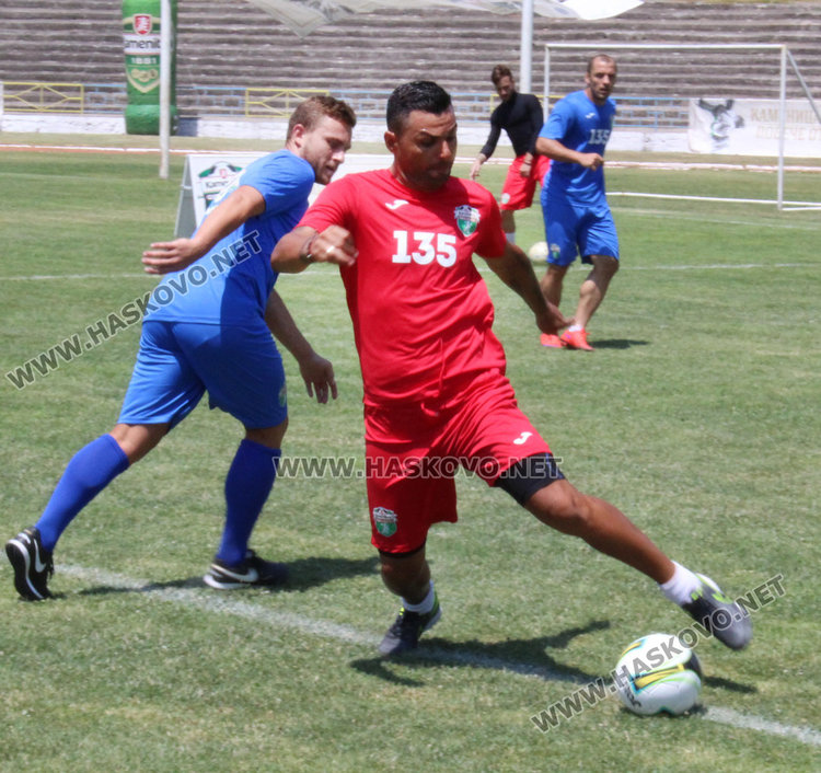 Емил Ангелова отново влезе на терена