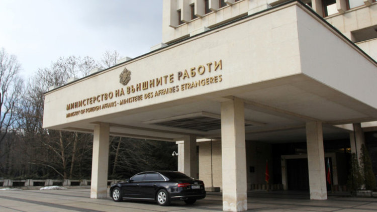 МВнР: Посланик Надежда Нейнски има забрана да говори