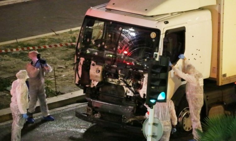 И Франция с граждански отряди, но срещу терористите