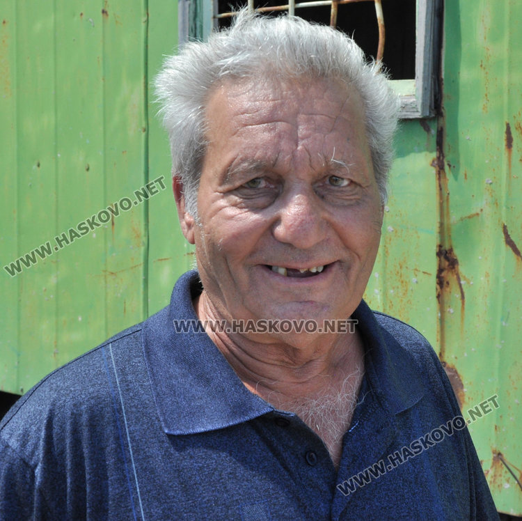 Щорм разпали строителното депо край Хасково, две пожарни гасят