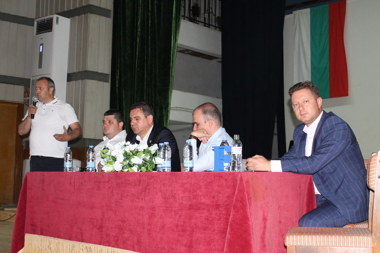 Участието на младите в политиката, дискутира Младежкото ДПС