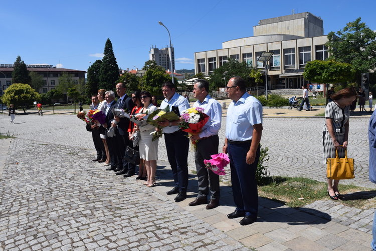  Апостолът:Само истината ни прави свободни!