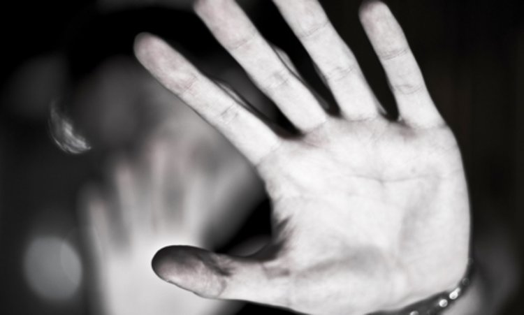 Бабаит преби сестра си