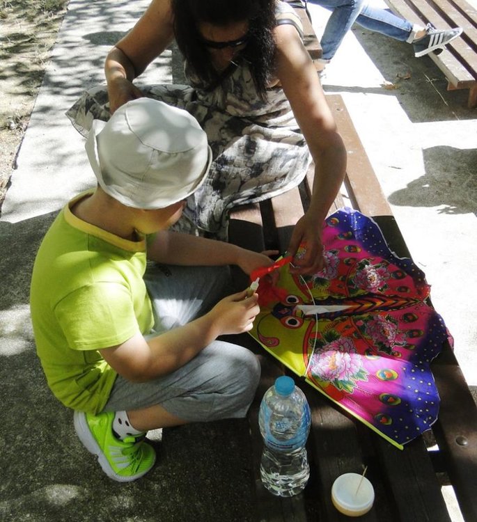 Хвърчила и весели деца в центъра на града