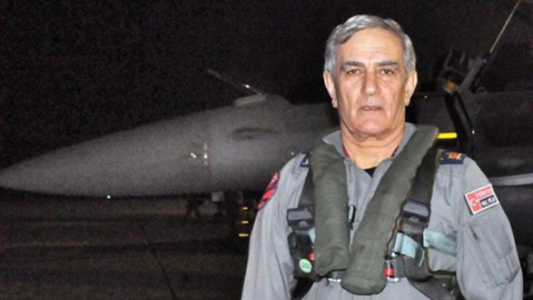 Обрат: Ген. Акън Йозтюрк отрича да стои зад преврата