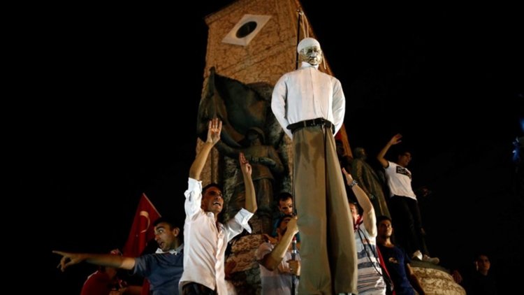 Ердоган прочисти армия,полиция и магистрати,подхвана и духовенството