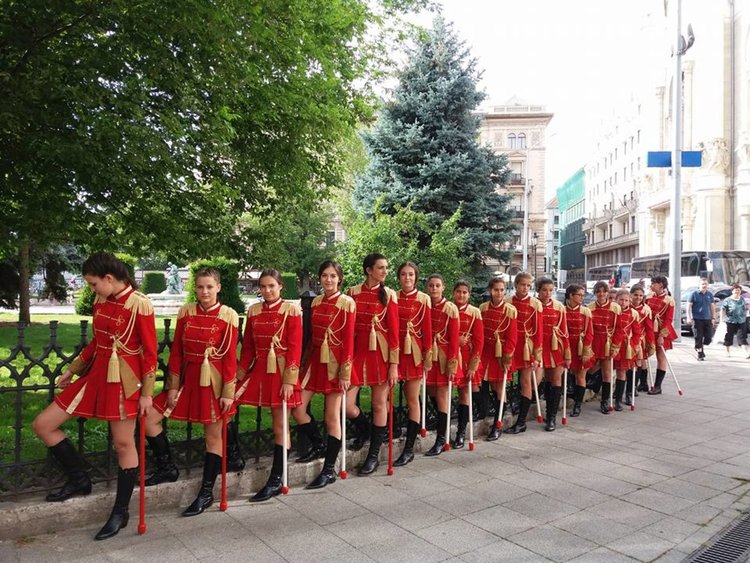 Гвардейците и мажоретките ни разплакаха българите в Будапеща