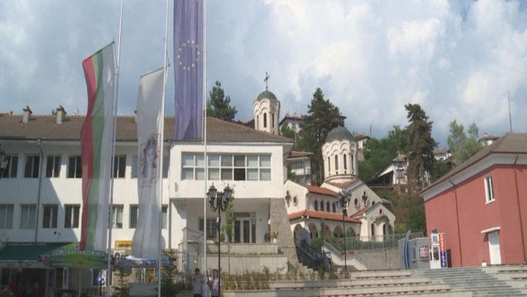 В неделя транспортират телата на загиналите в Испания жени от Неделино