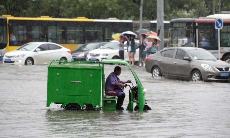 75 жертви и изчезнали при тежки наводнения в Китай
