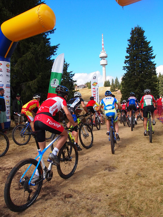 Пампорово и Чепеларе посрещат елита на родното планинско колоездене