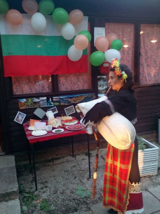 20 младежи от Смолян очароваха международен лагер в Унгария с гайда и мита за Орфей на английски