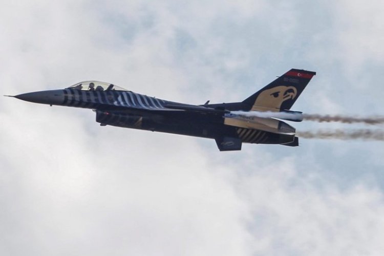 Турската авиация издирва кораби в гръцки води