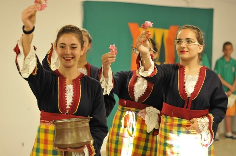 20 младежи от Смолян очароваха международен лагер в Унгария с гайда и мита за Орфей на английски