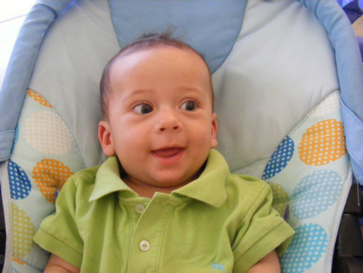 Полицията във Варна издирва родителите на изоставено бебе