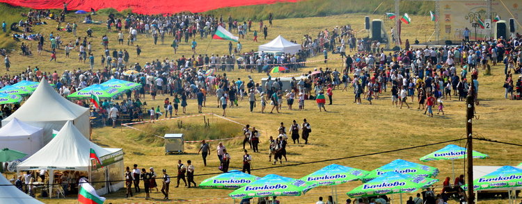 Инспектори от НАП: Всяка втора проверка на събора в Рожен констатира нарушение