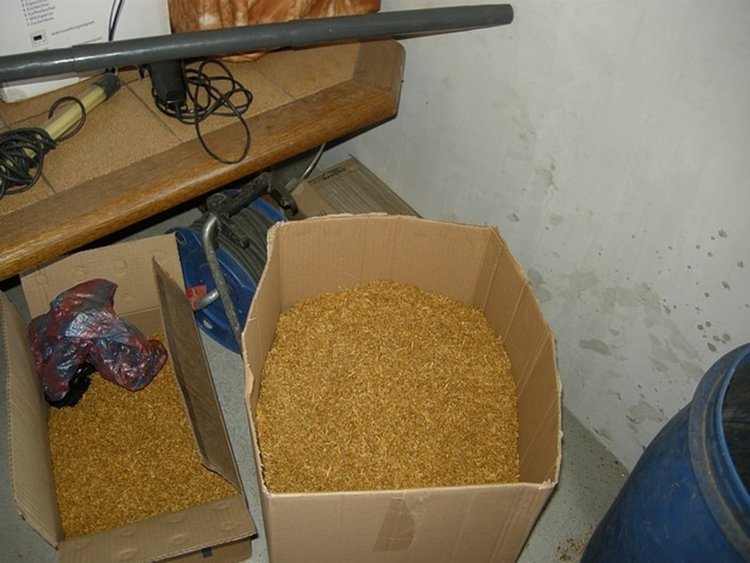 32-годишен от "Картечар" вади минимална заплата от незаконен тютюн