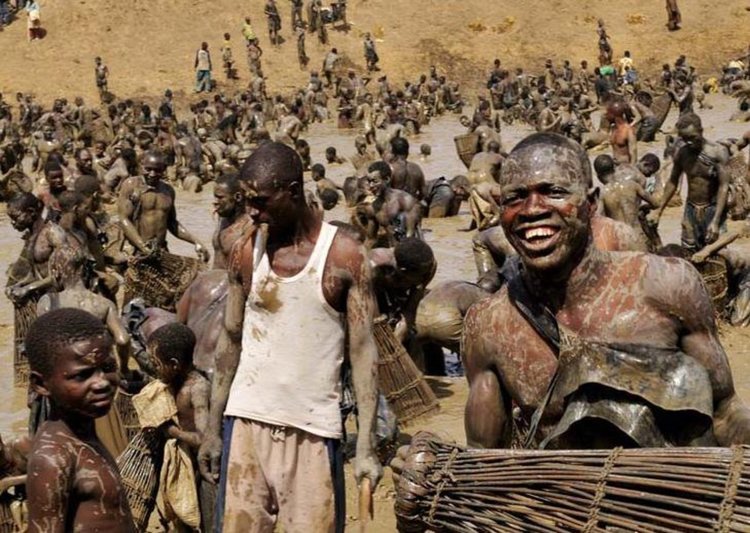 Няма да повярвате какво правят всичките тези хора (видео)