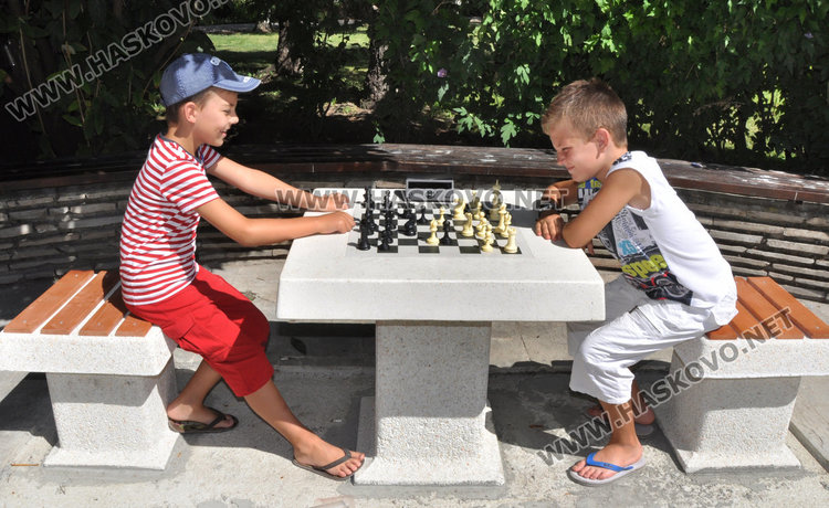 Дани /вдясно/ срещу Ради