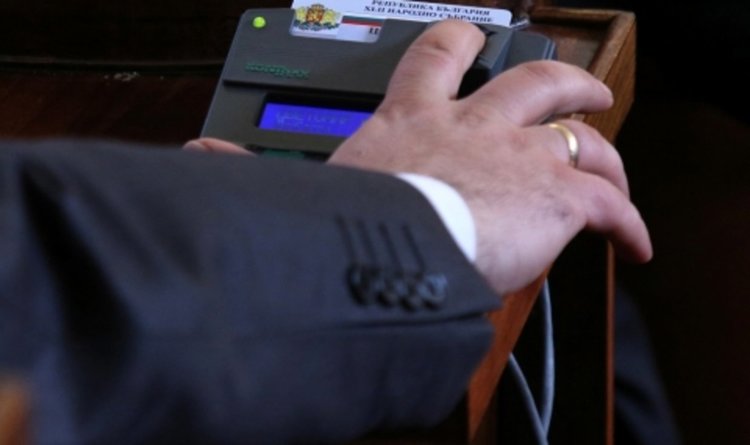 Удължават мандатите на УС на БНР и БНТ