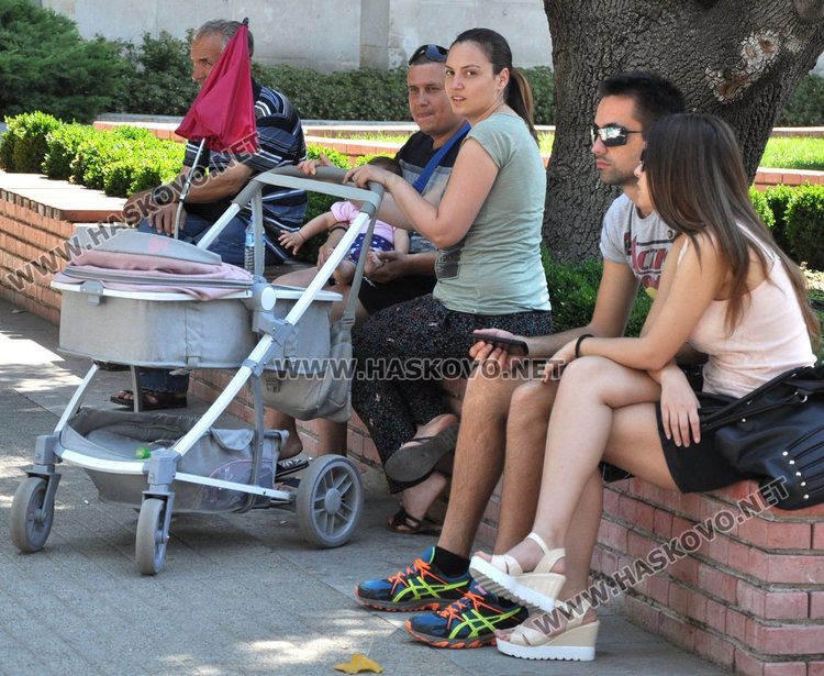 Жегата напълни парковете и градинките