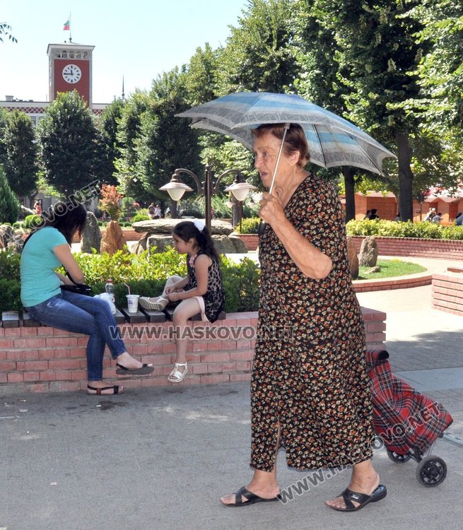 Жегата напълни парковете и градинките