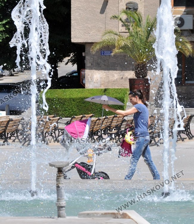 Жегата напълни парковете и градинките